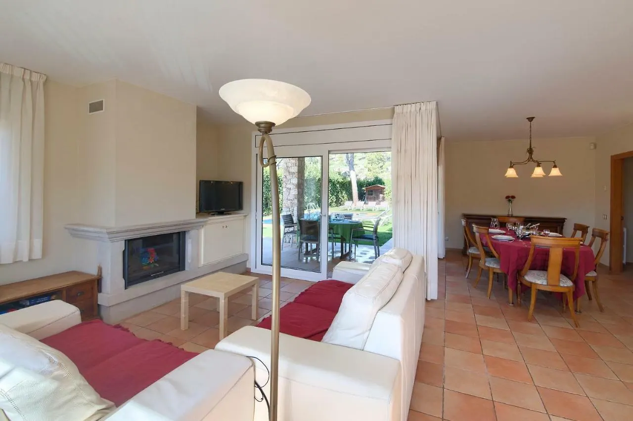 5 Bedroom House In Begur With Private Pool And Garden Chalé