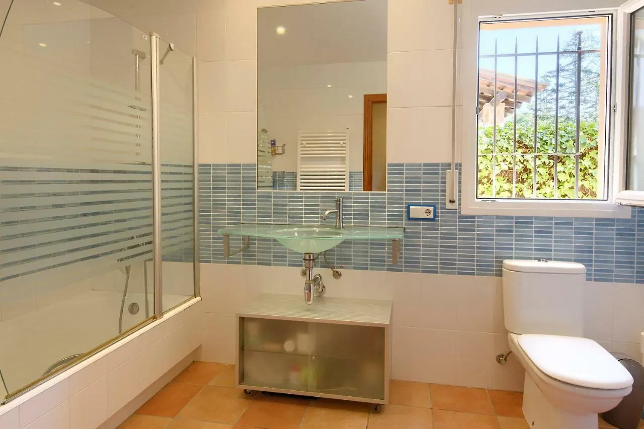 5 Bedroom House In Begur With Private Pool And Garden Chalé